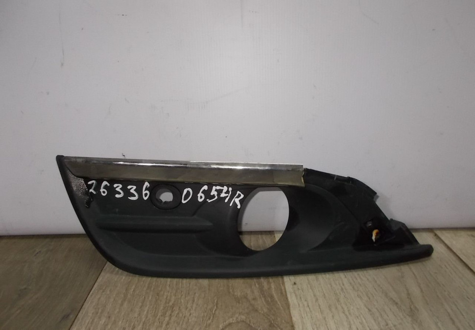 Решетка противотуманной фары левая бу Renault Koleos 2 OEM 263360654R