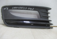 Решетка рамка ПТФ правая Volkswagen Polo рест oem 6RU853666F