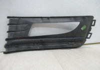 Решетка рамка ПТФ правая Volkswagen Polo рест oem 6RU853666F