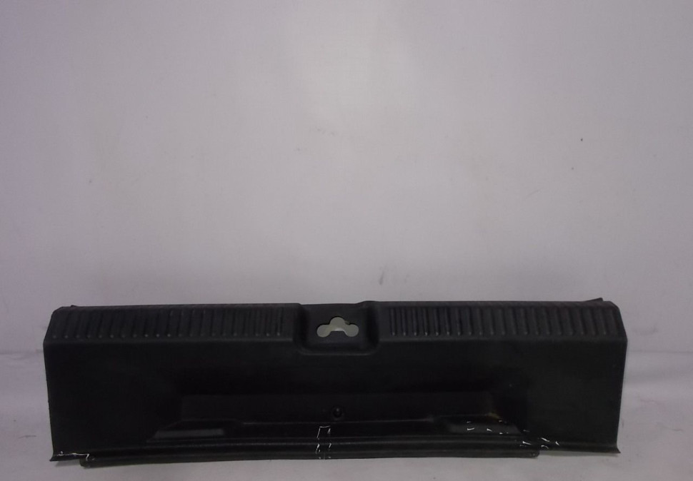 Обивка задней панели Volkswagen Polo oem 6ru863459 (трещина) (скл-3)