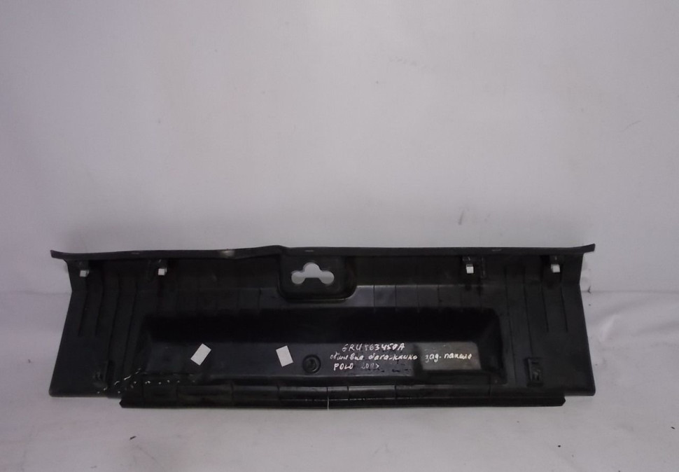 Обивка задней панели Volkswagen Polo oem 6ru863459 (трещина) (скл-3) Обивка задней панели Volkswagen Polo oem 6ru863459 (трещина) (скл-3)