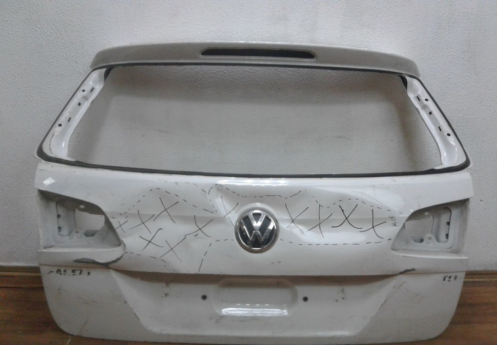 Крышка багажника Volkswagen Passat B7 универсал (вмятины)