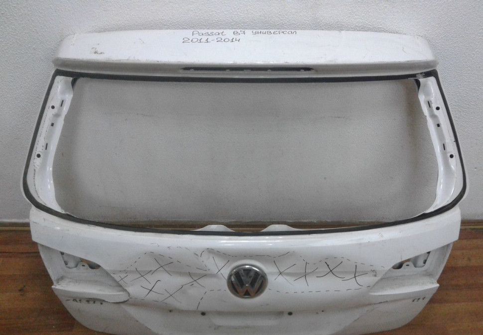 Крышка багажника Volkswagen Passat B7 универсал (вмятины)