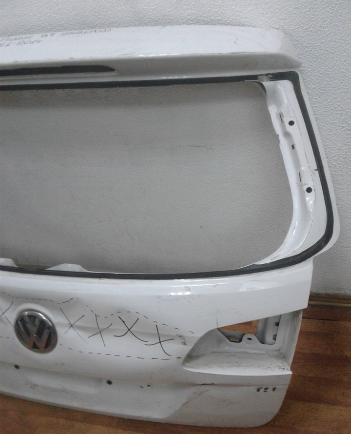 Крышка багажника Volkswagen Passat B7 универсал (вмятины)