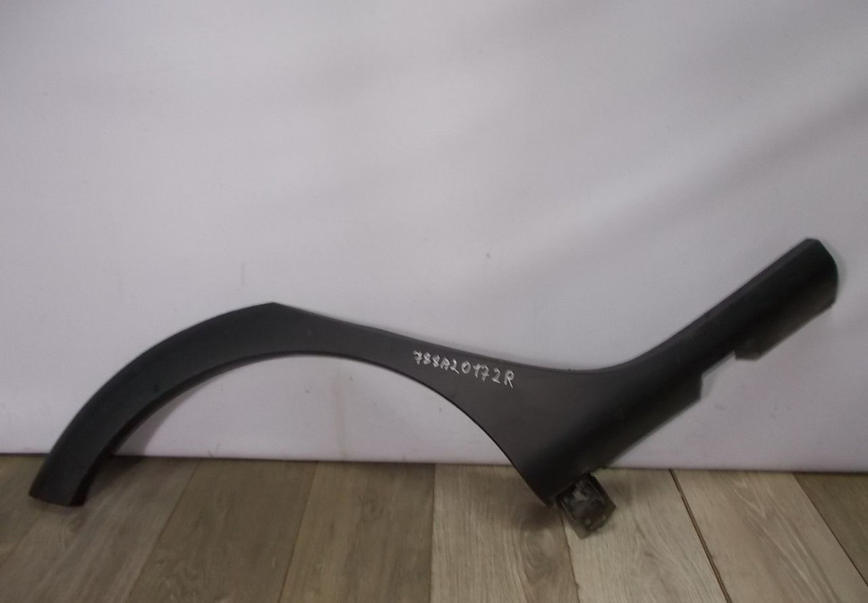 Молдинг крыла задний правый бу Renault Sandero 2 OEM 788A20172R