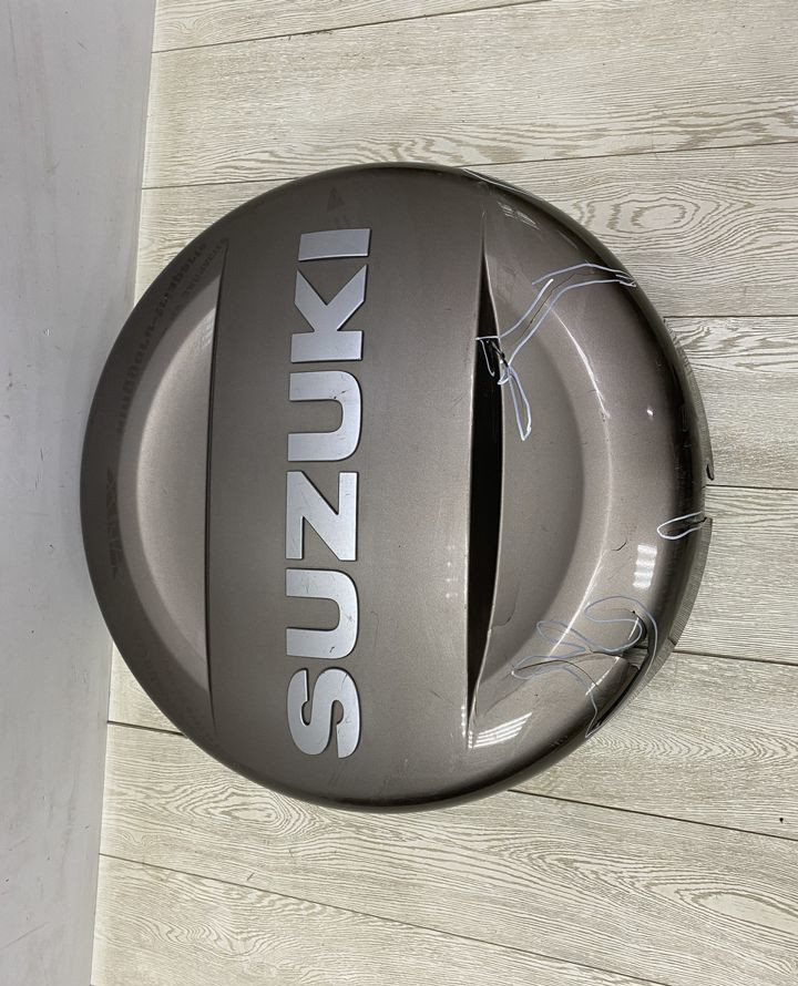 Крышка запасного колеса Suzuki Grand Vitara OEM 7282165JT0 Крышка запасного колеса Suzuki Grand Vitara OEM 7282165JT0