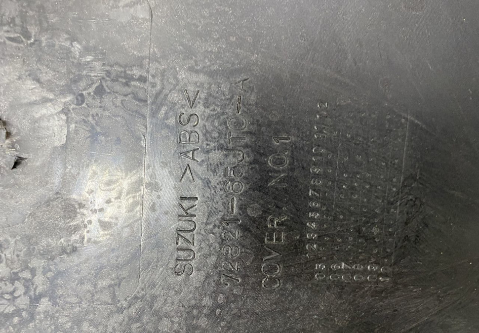 Крышка запасного колеса Suzuki Grand Vitara OEM 7282165JT0 Крышка запасного колеса Suzuki Grand Vitara OEM 7282165JT0