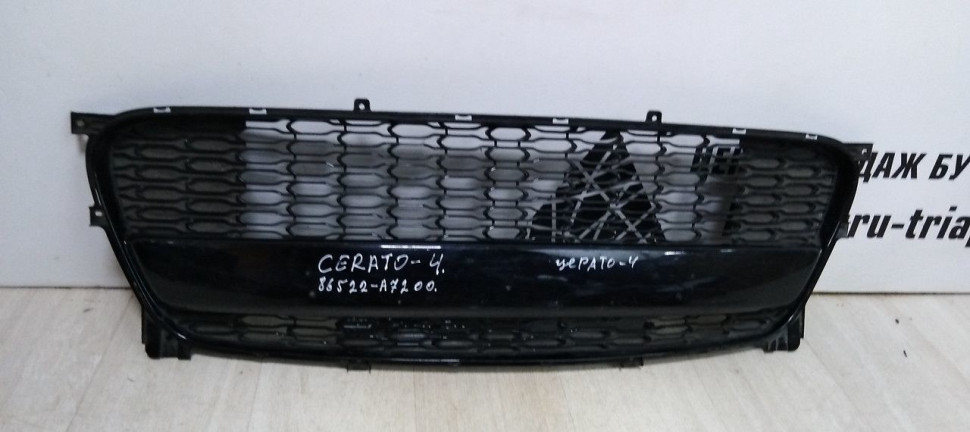 Решетка ,бампера Kia Cerato 3  oem 86522A7200 (скл-3)