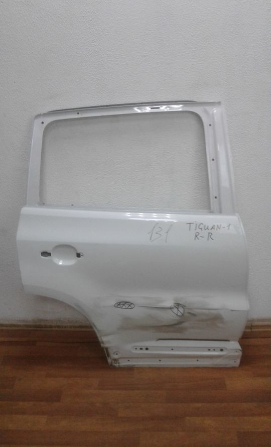 Дверь задняя правая Volkswagen Tiguan oem 5n0833056a (вмятина) (скл-3)