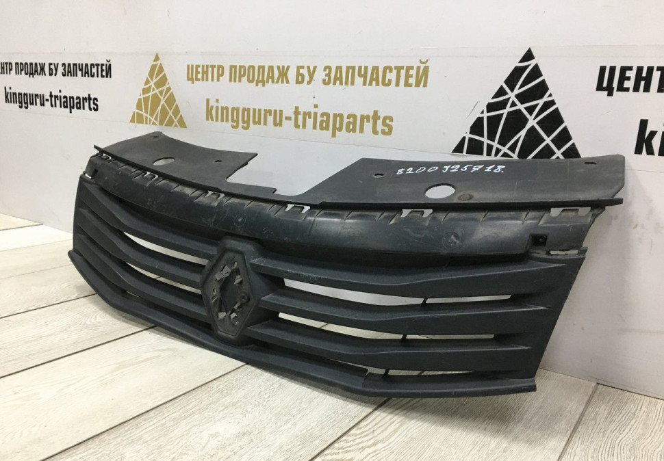 Решетка радиатора Renault Sandero 1 OEM 8200925718 Решетка радиатора Renault Sandero 1 OEM 8200925718