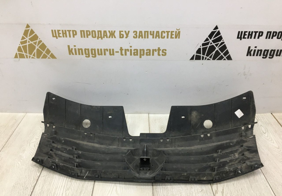Решетка радиатора Renault Sandero 1 OEM 8200925718 Решетка радиатора Renault Sandero 1 OEM 8200925718