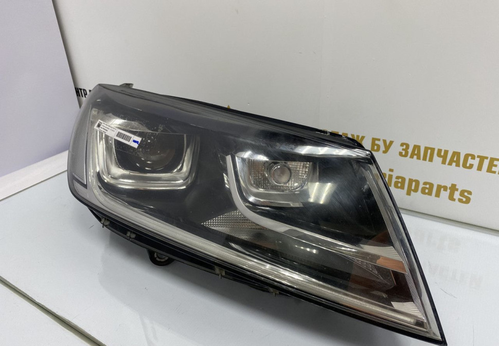 Фара правая Volkswagen Touareg 2 ксенон рестайлинг 2014-2018 oem 7P1941034A Фара правая Volkswagen Touareg 2 ксенон рестайлинг 2014-2018 oem 7P1941034A