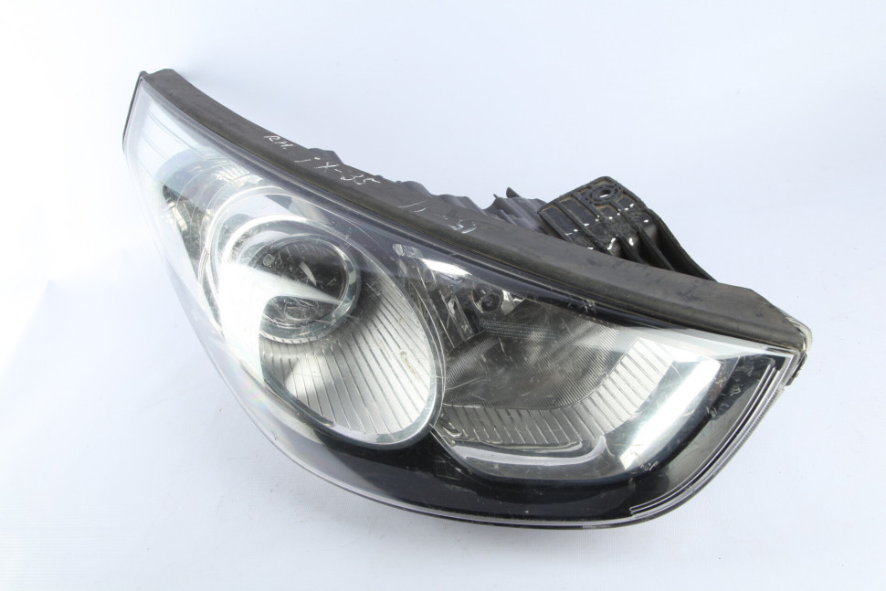 Фара правая Hundai IX35 2010 OEM 921022Y000 Фара правая Hundai IX35 2010 OEM 921022Y000
