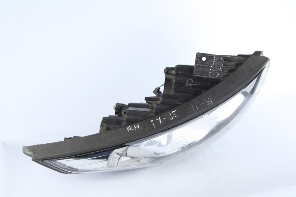 Фара правая Hundai IX35 2010 OEM 921022Y000 Фара правая Hundai IX35 2010 OEM 921022Y000