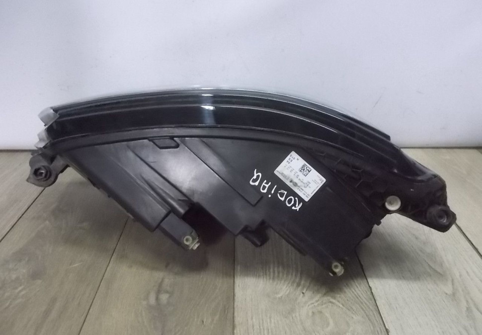 Фара ЛЭД LED правая бу Skoda Kodiaq OEM 566941016E