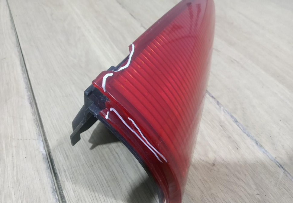 Фонарь правый верхний Renault Kangoo 2 OEM 8200419967 Фонарь правый верхний Renault Kangoo 2 OEM 8200419967