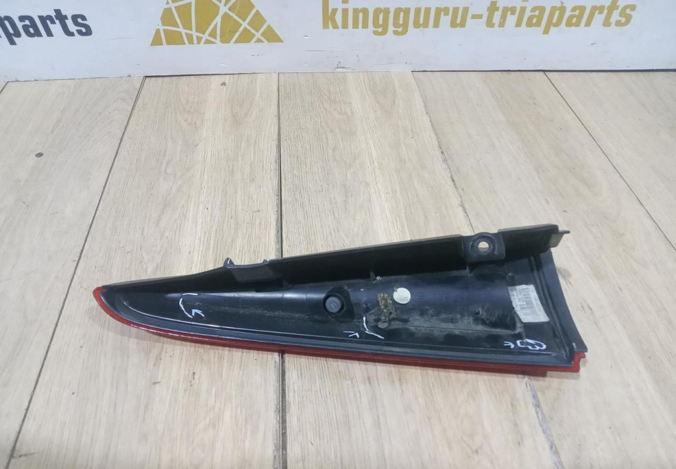 Фонарь правый верхний Renault Kangoo 2 OEM 8200419967 Фонарь правый верхний Renault Kangoo 2 OEM 8200419967