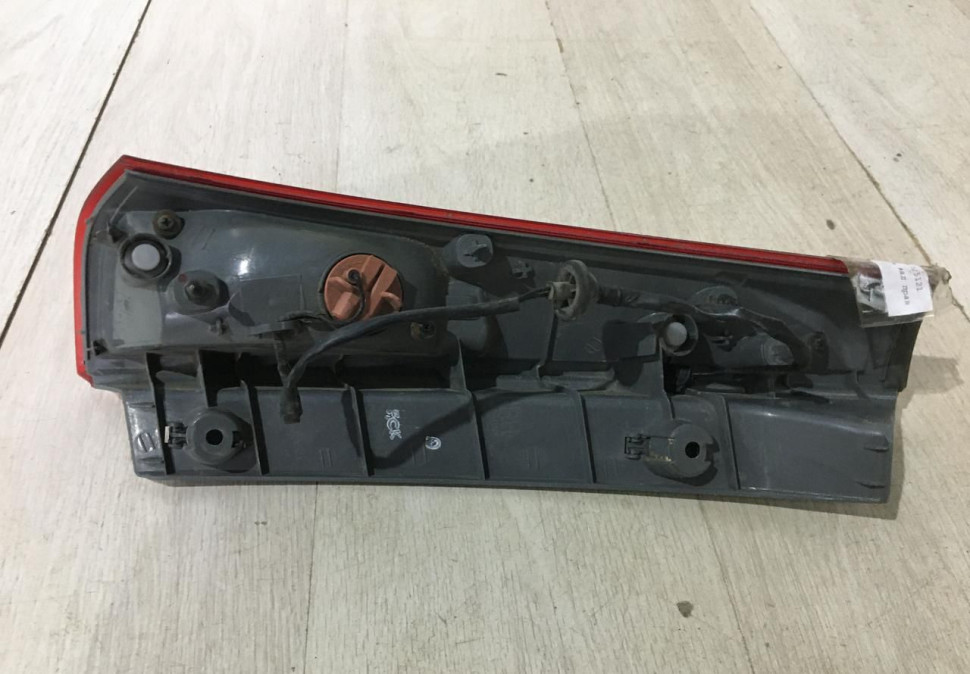 Фонарь правый верхний Kia Ceed 1 универсал 2006-2012 oem 924041H300 Фонарь правый верхний Kia Ceed 1 универсал 2006-2012 oem 924041H300