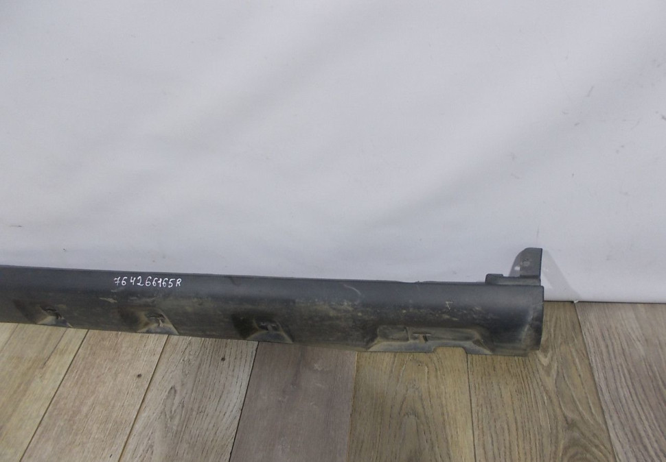 Порог правый бу Renault Sandero Stepway 2 OEM 764266165R