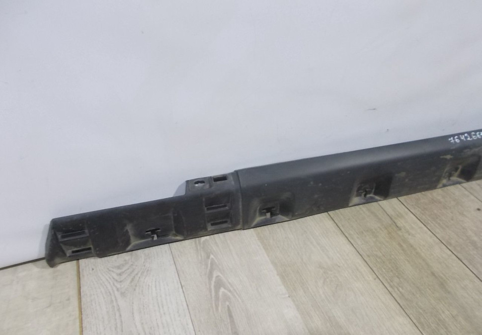 Порог правый бу Renault Sandero Stepway 2 OEM 764266165R