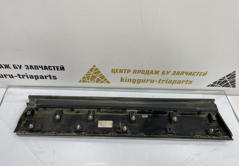 Молдинг двери задний левый Renault Arkana OEM 828777172R