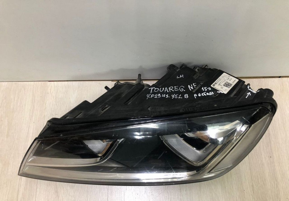 Фара левая Volkswagen Touareg NF рест ксенон oem 7p1941751b (слом.1крепл)