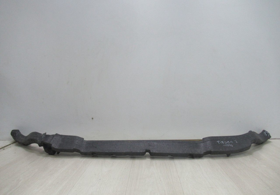 Абсорбер переднего бампера Volkswagen Tiguan 2 oem 5NA807248H (слом.мал.часть)