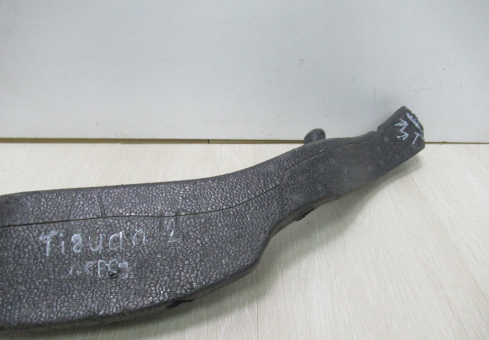 Абсорбер переднего бампера Volkswagen Tiguan 2 oem 5NA807248H (слом.мал.часть)