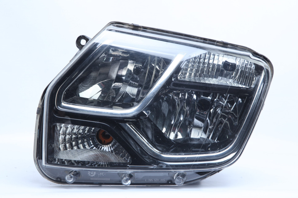 Фара левая бу Renault Duster рестайлинг OEM 260605020R