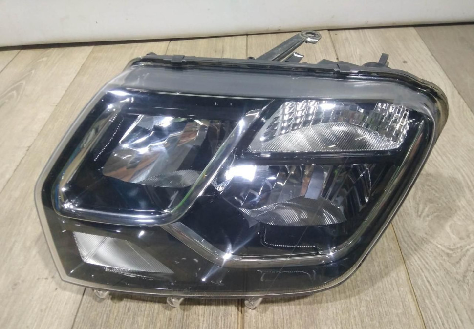 Фара левая бу Renault Duster рестайлинг OEM 260605020R