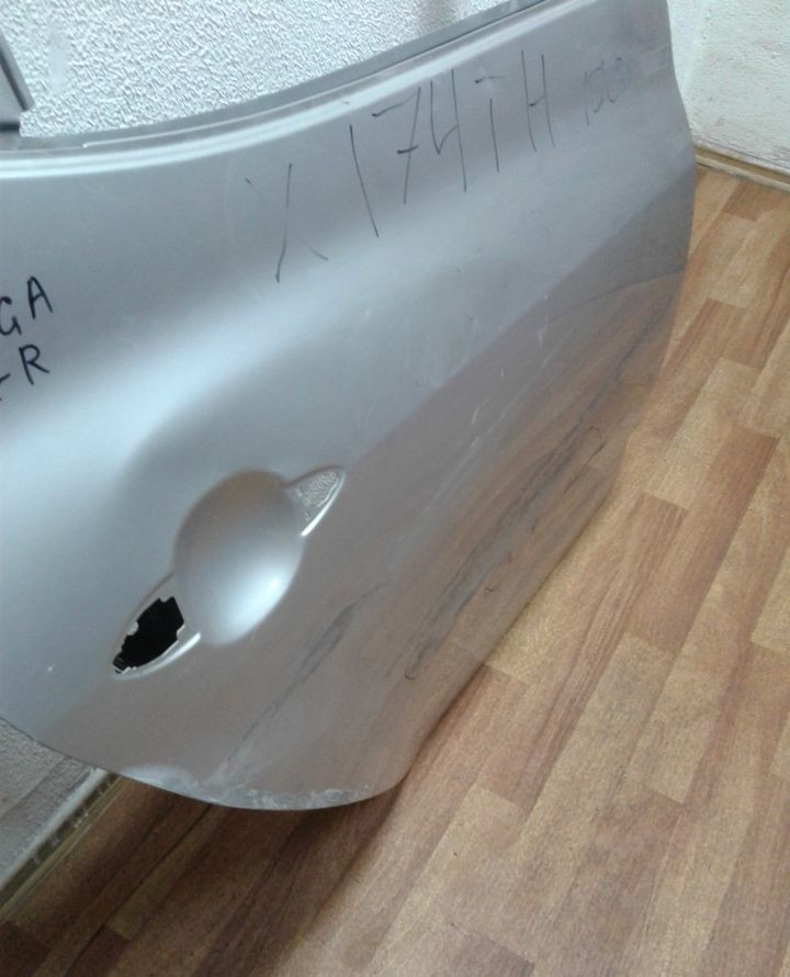 Дверь задняя правая Kia Venga вмятина Дверь задняя правая Kia Venga вмятина