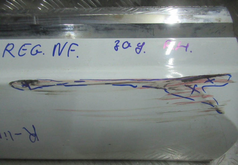 Молдинг двери задний правый Volkswagen Touareg NF R-Line oem 7p6853970 Молдинг двери задний правый Volkswagen Touareg NF R-Line oem 7p6853970