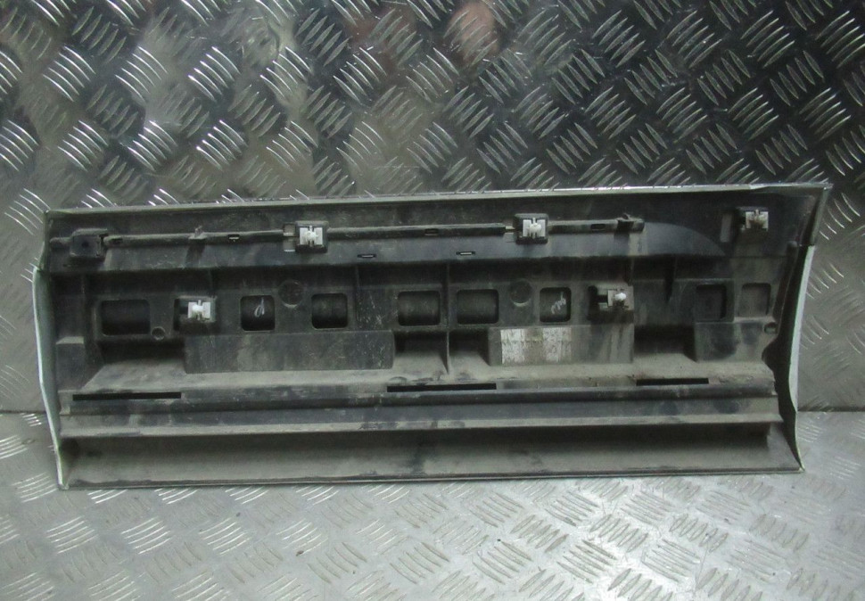 Молдинг двери задний правый Volkswagen Touareg NF R-Line oem 7p6853970 Молдинг двери задний правый Volkswagen Touareg NF R-Line oem 7p6853970