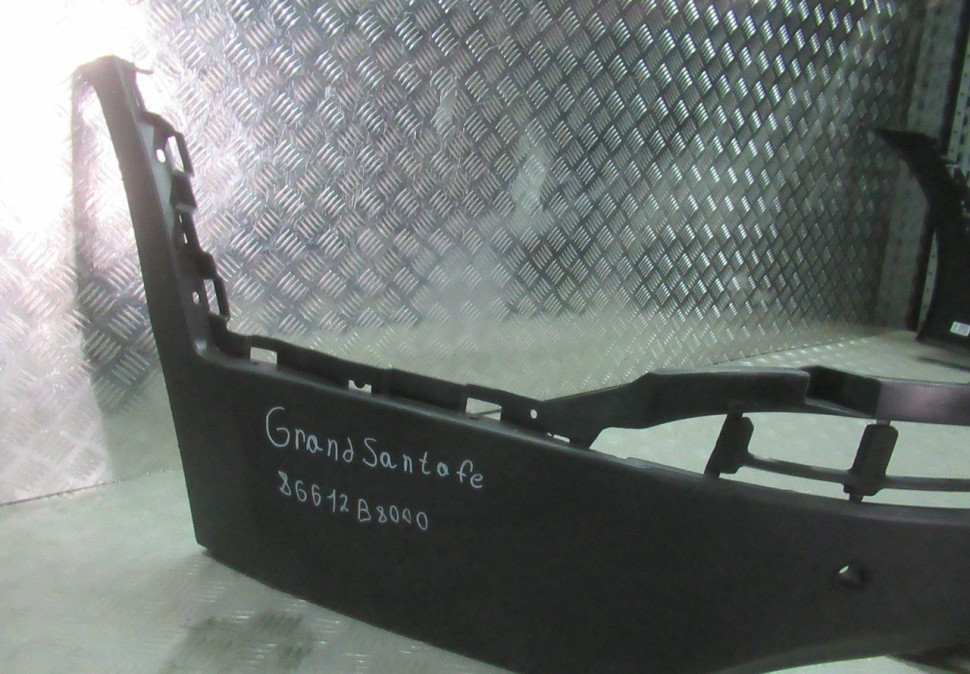 Спойлер заднего бампера Hyundai Grand Santa Fe 3 oem  86612b8000