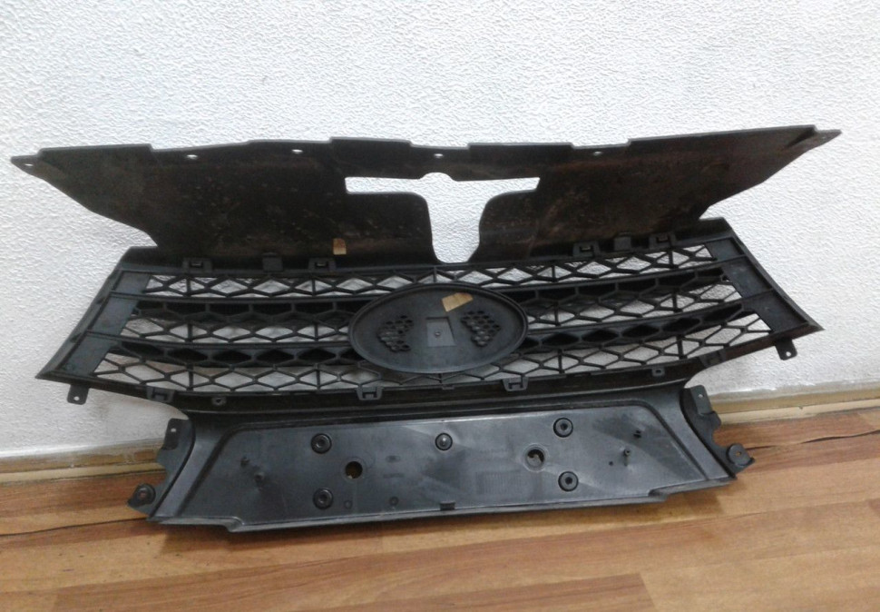 Решетка радиатора Lada Vesta oem 8450008875 (мал. трещ.) (скл-3)