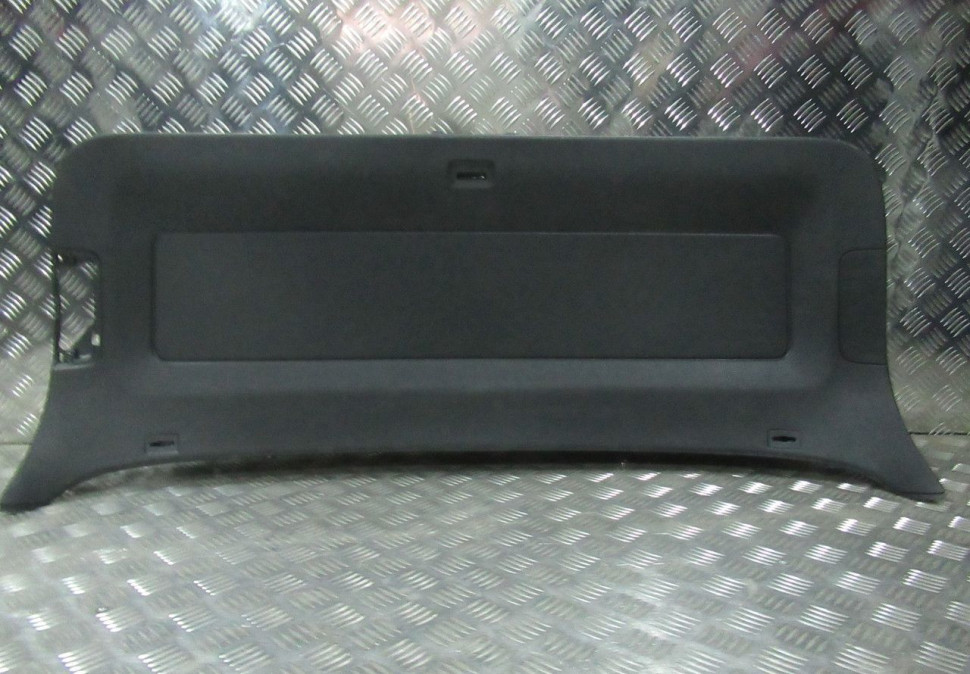 Обшивка крышки багажника Volkswagen Tiguan (07-16) oem 5N0867601B