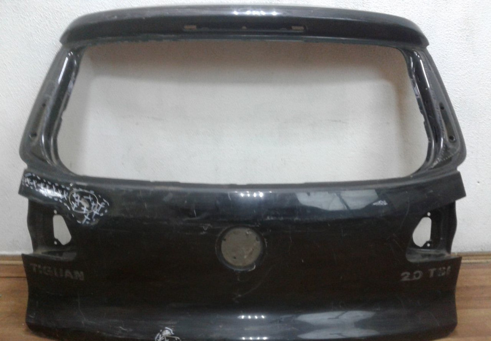 Крышка багажника Volkswagen Tiguan (07-16) (вмятина)