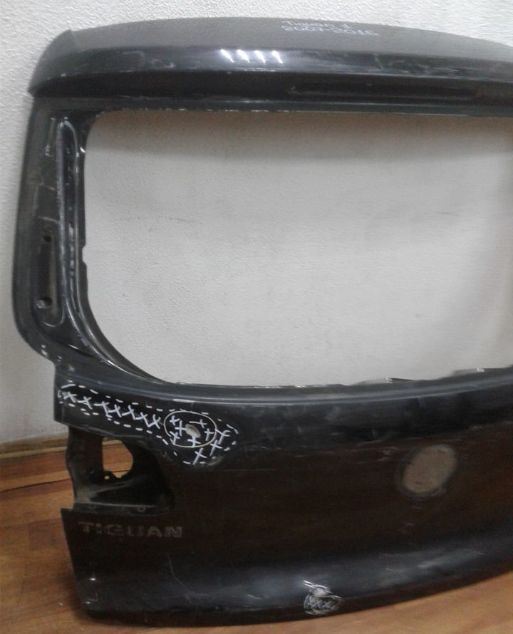 Крышка багажника Volkswagen Tiguan (07-16) (вмятина)