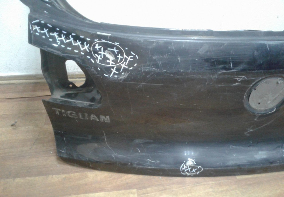 Крышка багажника Volkswagen Tiguan (07-16) (вмятина)