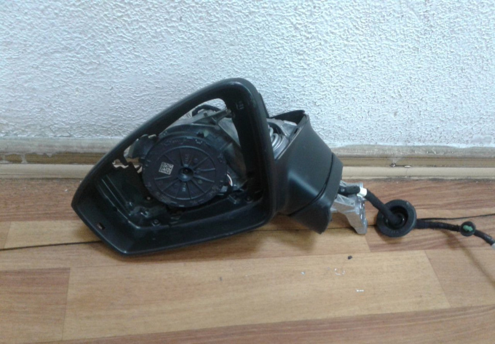 Корпус зеркала левый Volkswagen Tiguan 2 oem 5nb857501 (9 конт)