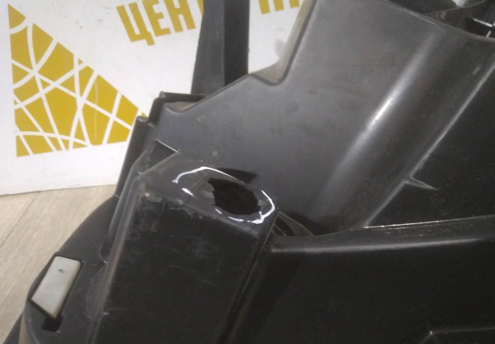 Фара правая бу Renault Duster рестайлинг OEM 260107307R