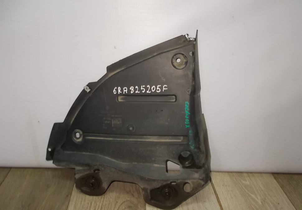 Защита днища задняя левая бу Skoda Rapid OEM 6RA825205F