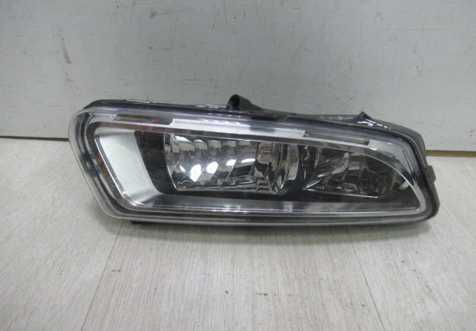 Противотуманная фара (Птф) правая Volkswagen Polo рестайл oem 6R0941062D (слом.2крепл)