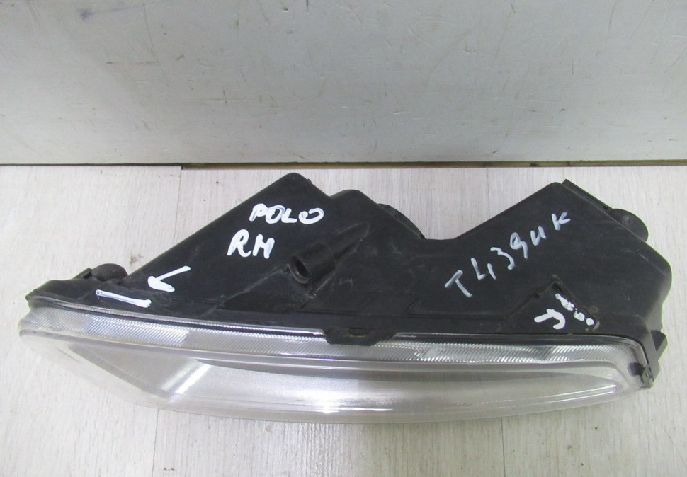 Противотуманная фара (Птф) правая Volkswagen Polo рестайл oem 6R0941062D (слом.2крепл)