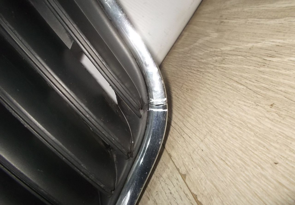 Решетка радиатора бу Skoda Fabia 2 OEM 5J0853668C