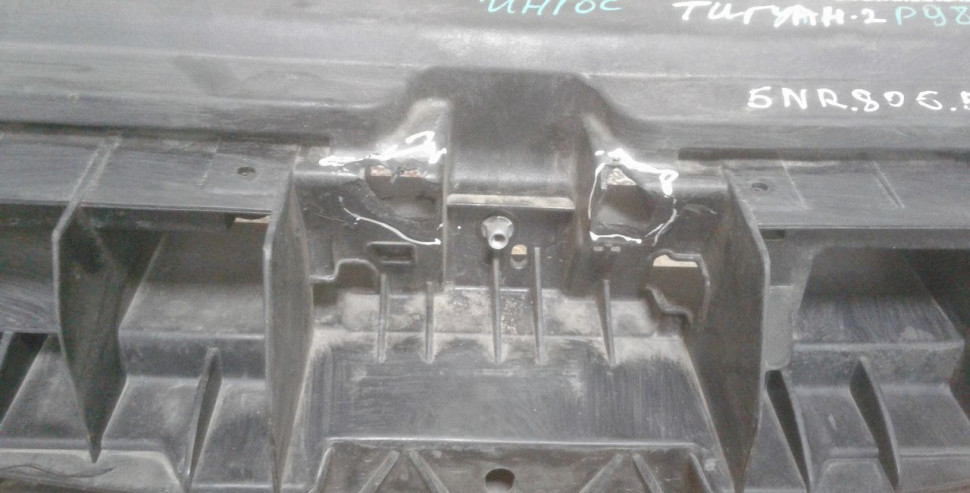 Панель передняя Volkswagen Tiguan 2 oem 5nr805588e (трещины) Панель передняя Volkswagen Tiguan 2 oem 5nr805588e (трещины)