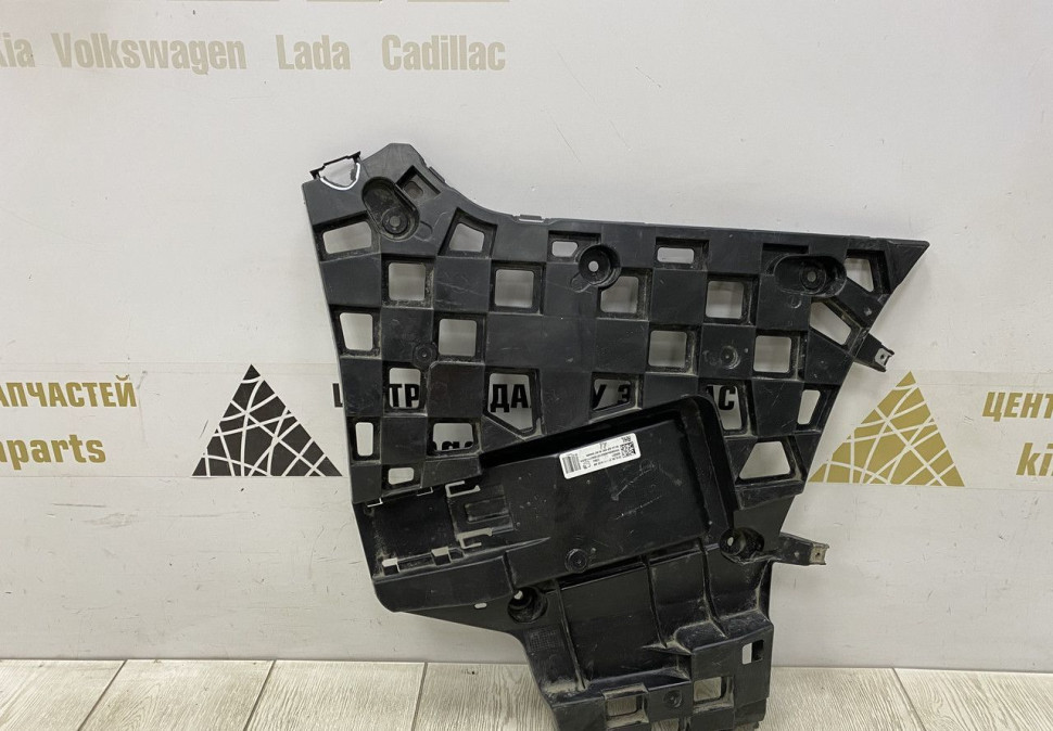 Кронштейн заднего бампера правый BMW X7 G07 OEM 51127420666
