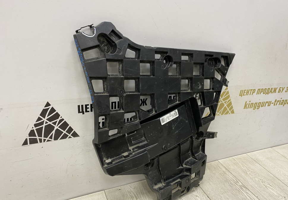 Кронштейн заднего бампера правый BMW X7 G07 OEM 51127420666 Кронштейн заднего бампера правый BMW X7 G07 OEM 51127420666