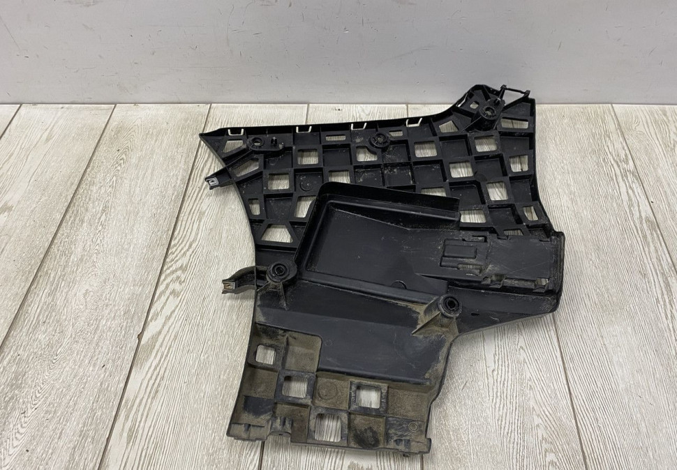 Кронштейн заднего бампера правый BMW X7 G07 OEM 51127420666 Кронштейн заднего бампера правый BMW X7 G07 OEM 51127420666