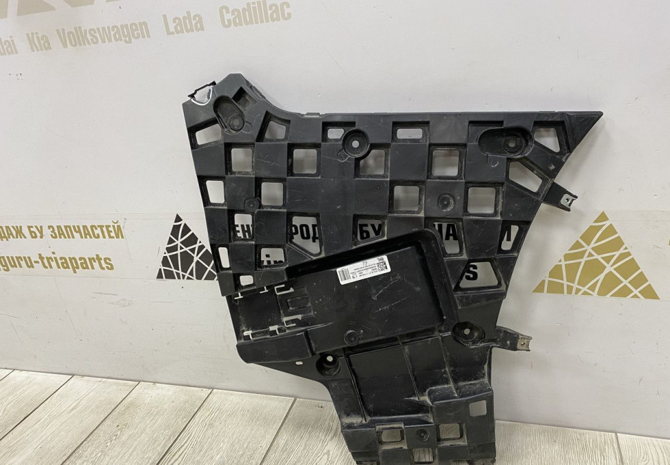 Кронштейн заднего бампера правый BMW X7 G07 OEM 51127420666 Кронштейн заднего бампера правый BMW X7 G07 OEM 51127420666